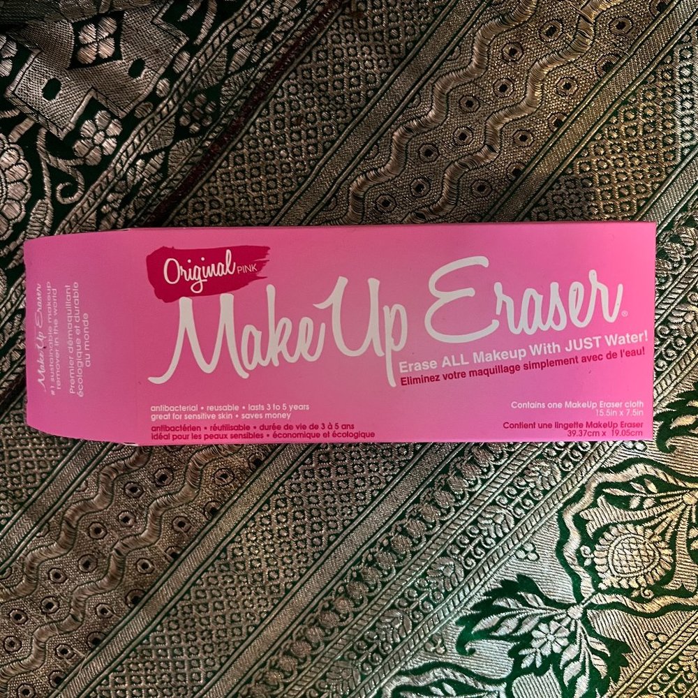 The Original MakeUp Eraser in Original Pink